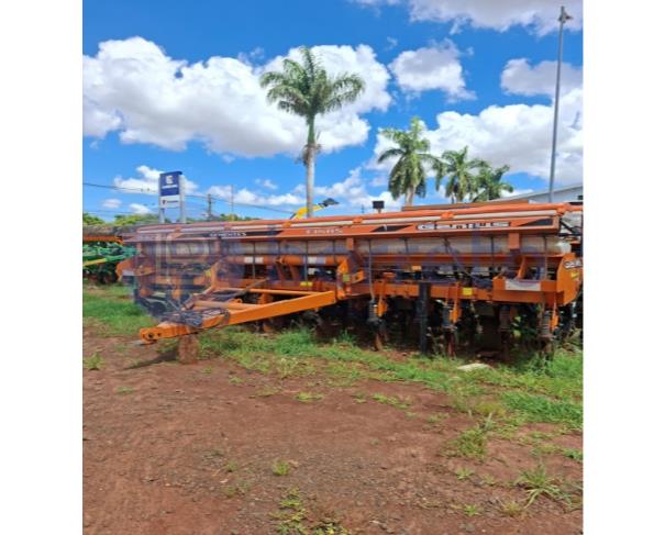 Foto de PLANTADORA GENIUS, MODELO GSPV-150150, EQUIPADA COM SISTEMA PNEUMATICO DE ALTA PRECISÃO PARA SEMEADURA, ANO DE FABRICÃO: 2021 