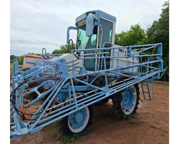 Foto de TRATOR FORD, MODELO;  7610 4X4, COM SISTEMA DE PULVERIZAÇÃO, TIPO UNIPORT, COM TANQUE DE: 3.000 LITROS CABINADO COM AR- CONDICIONADO 